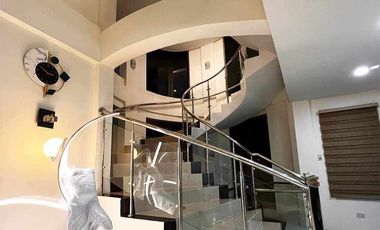 Income Generating Luxury and Spacioius Villa/H&L for Sale in Tagaytay City!
