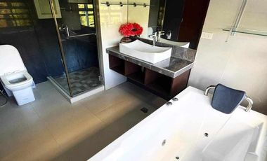 Income Generating Luxury and Spacioius Villa/H&L for Sale in Tagaytay City!
