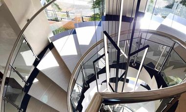 Income Generating Luxury and Spacioius Villa/H&L for Sale in Tagaytay City!