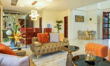 Income Generating Luxury and Spacioius Villa/H&L for Sale in Tagaytay City!