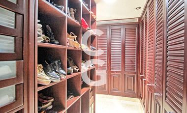 Casa en Venta en Cancun en SM 43 con Enorme Alberca y 3 Recamaras