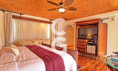 Casa en Venta en Cancun en SM 43 con Enorme Alberca y 3 Recamaras