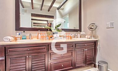 Casa en Venta en Cancun en SM 43 con Enorme Alberca y 3 Recamaras