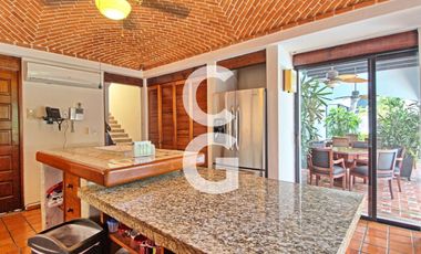 Casa en Venta en Cancun en SM 43 con Enorme Alberca y 3 Recamaras