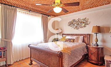 Casa en Venta en Cancun en SM 43 con Enorme Alberca y 3 Recamaras
