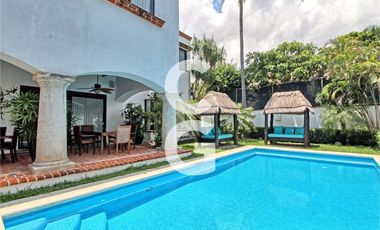 Casa en Venta en Cancun en SM 43 con Enorme Alberca y 3 Recamaras