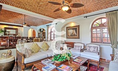 Casa en Venta en Cancun en SM 43 con Enorme Alberca y 3 Recamaras