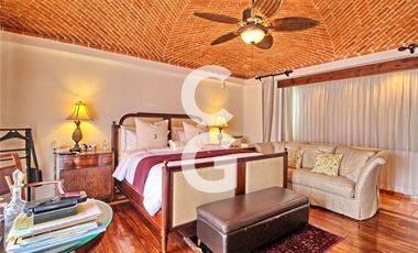 Casa en Venta en Cancun en SM 43 con Enorme Alberca y 3 Recamaras