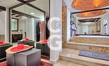 Casa en Venta en Cancun en SM 43 con Enorme Alberca y 3 Recamaras