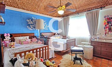 Casa en Venta en Cancun en SM 43 con Enorme Alberca y 3 Recamaras