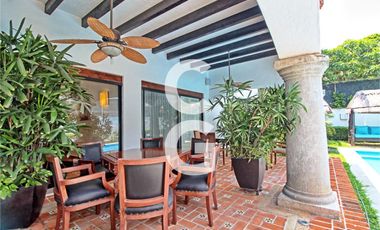 Casa en Venta en Cancun en SM 43 con Enorme Alberca y 3 Recamaras