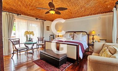 Casa en Venta en Cancun en SM 43 con Enorme Alberca y 3 Recamaras
