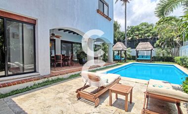 Casa en Venta en Cancun en SM 43 con Enorme Alberca y 3 Recamaras