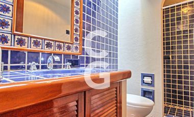 Casa en Venta en Cancun en SM 43 con Enorme Alberca y 3 Recamaras