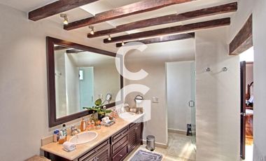 Casa en Venta en Cancun en SM 43 con Enorme Alberca y 3 Recamaras
