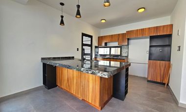 Casa con Alberca, a 1 Cuadra del Mar y ubicada en el Fraccionamiento #LomasdelSol HERMOSA Y MODERNA