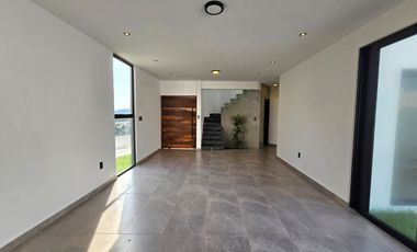 Casa con Alberca, a 1 Cuadra del Mar y ubicada en el Fraccionamiento #LomasdelSol HERMOSA Y MODERNA