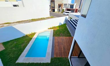 Casa con Alberca, a 1 Cuadra del Mar y ubicada en el Fraccionamiento #LomasdelSol HERMOSA Y MODERNA
