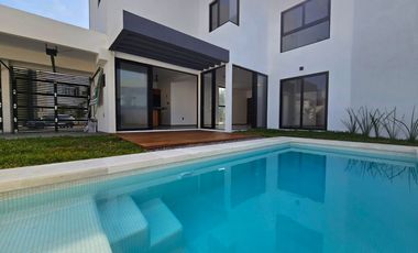 Casa con Alberca, a 1 Cuadra del Mar y ubicada en el Fraccionamiento #LomasdelSol HERMOSA Y MODERNA