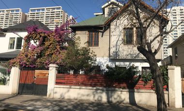 SE VENDE HERMOSA CASA ÑUÑOA