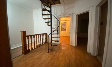 SE VENDE HERMOSA CASA ÑUÑOA