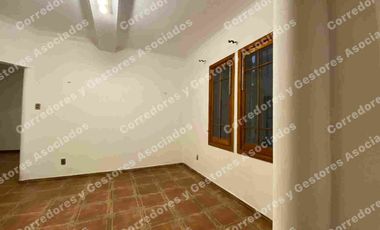 SE VENDE HERMOSA CASA ÑUÑOA
