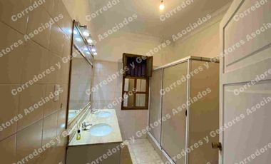 SE VENDE HERMOSA CASA ÑUÑOA