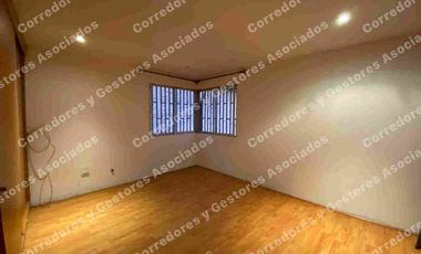 SE VENDE HERMOSA CASA ÑUÑOA