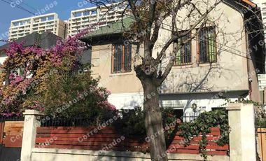 SE VENDE HERMOSA CASA ÑUÑOA