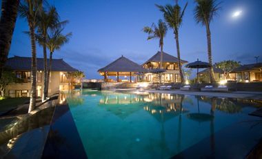 Freehold Luxury Ocean Front Villa in Canggu