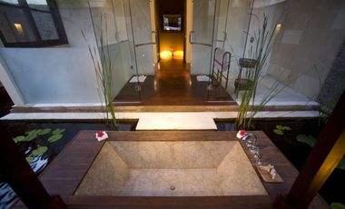 Freehold Luxury Ocean Front Villa in Canggu