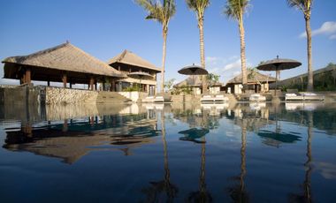 Freehold Luxury Ocean Front Villa in Canggu