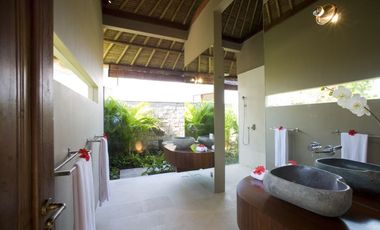Freehold Luxury Ocean Front Villa in Canggu