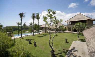 Freehold Luxury Ocean Front Villa in Canggu