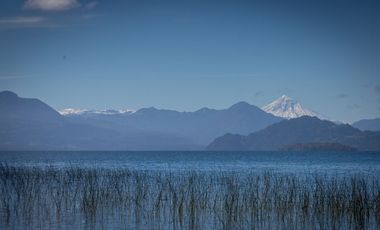 Espectacular Parcela de 5000m2 en Condominio con Acceso a Playa en Lago Calafquén, Panguipulli