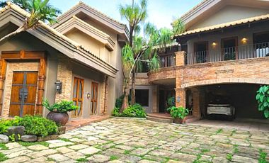 TIMELESS 2-STOREY, 4-BEDROOM HOUSE WITH POOL FOR SALE IN AYALA ALABANG VILLAGE