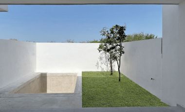 Casa con alberca privada, terraza techada, cochera para dos autos, venta, Xcanatun, Merida, Yucatan.