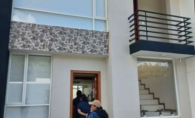 Venta de casa en Otavalo, San Eloy, esquinera