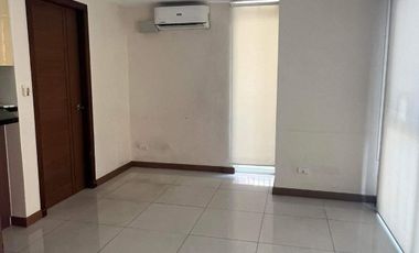 For rent 1 bedroom semi furnished in Venice Mckinley