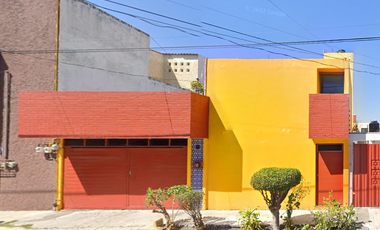 Bonita Casa En Una Exelente Ubicacion Calle Delphos # 5121 Col. Los Pilares Puebla  GSN