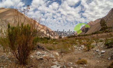 Parcela en Cochiguaz con agua de riego. 6.100 m2., Valle del Elqui. $60 millones
