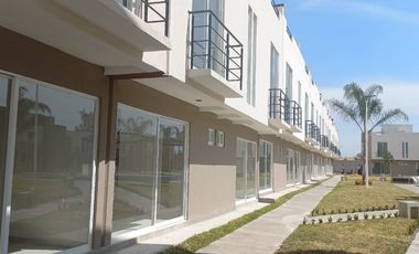 VENTA  DE CASA CON ALBERCA CERCA DE CUAUTLA