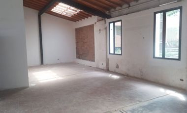 7984C Local independiente en arriendo en el sector Manila