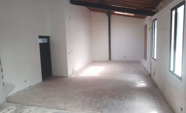 7984C Local independiente en arriendo en el sector Manila