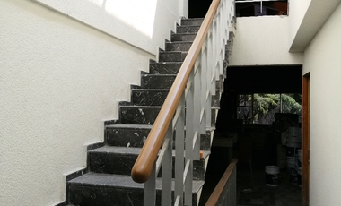 SE VENDE EDIFICIO CON LOCAL COMERCIAL.