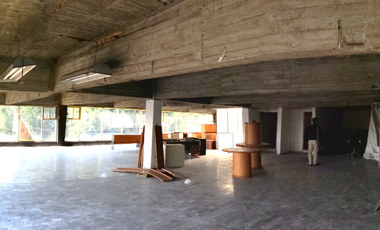 SE VENDE EDIFICIO CON LOCAL COMERCIAL.