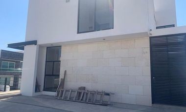 Casa nueva en venta Fracc.Juriquilla 4 recàmaras estudio vigilancia 24hrs LP-23-4315