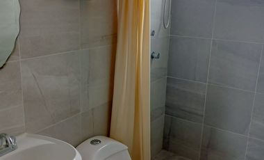 Casa con terreno excedente en clúster con alberca y vigilancia en Fracc. Lagos de Puente Moreno. Climatizada