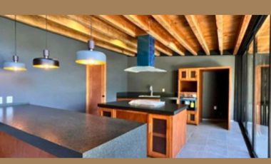 Casa en Venta en Valle de Bravo amueblada con multiples amenidades