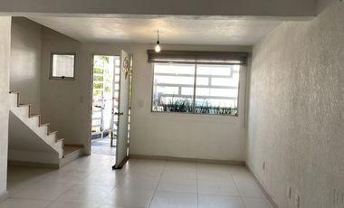 Se Vende Casa en REAL DEL LAGO, Circuito del Lago Poniente MZ 7 LT 7, Colonia del Lago, Villa Nicolás Romero, Estado de México, México